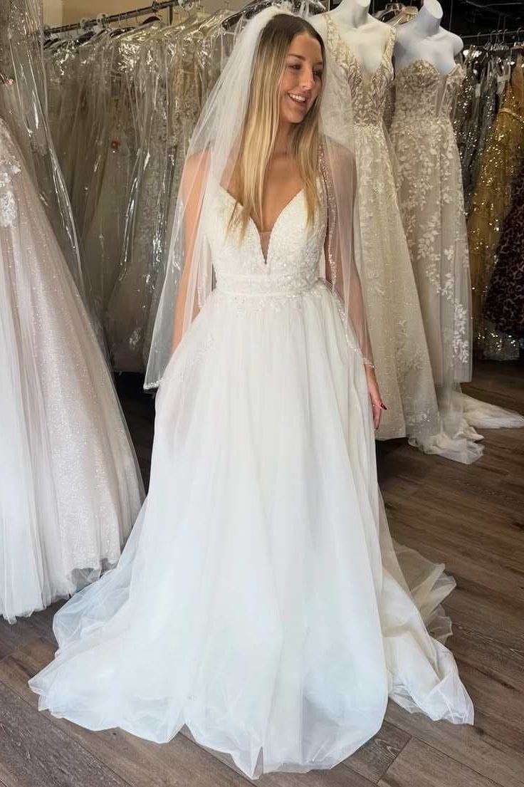  Ivory deep V neck A-line tulle wedding dress with pockets