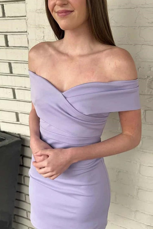 lose-up of cross ruched detailing on lavender bodycon dress